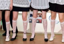 Россиянин затащил голых школьниц в ванную