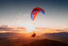 Летать как птица: история и устройство параплана