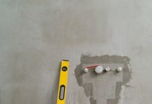 Как крепить маячки для выравнивания стен под штукатурку