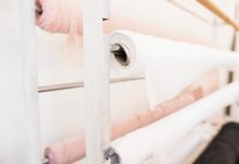 Рассчитать сколько рулонов обоев надо