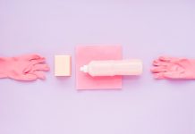 Чем можно смыть клей момент с рук