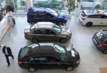 Большинство автовладельцев в России решили не менять машины в 2026 году