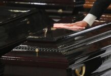 Le Monde сообщила о расцвете теневого похоронного бизнеса на Украине