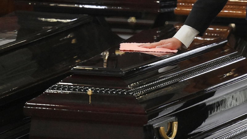 Le Monde сообщила о расцвете теневого похоронного бизнеса на Украине