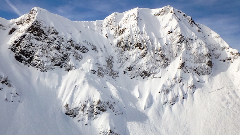 Один человек погиб в результате схода лавины на Камчатке