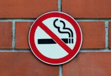 «Поколения без табака»: как в России будет работать запрет на продажу сигарет родившимся после 2017 года