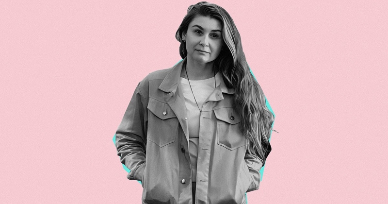 «Сама виновата — в том, что хотела выжить». История стендап-комика Ольги Симоновой — о домашнем насилии и убийстве мужа