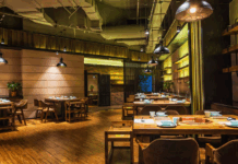 Организация подачи блюд в ресторанах с открытой террасой на воде