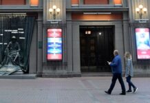 В Театре Вахтангова объяснили отсутствие системы именных билетов на спектакли