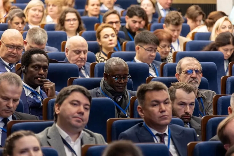 Замглавы Минобрнауки России Андрей Омельчук выступил на II Международном образовательном форуме в РУДН