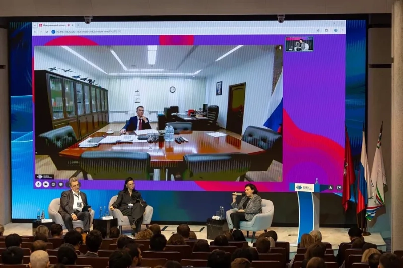 Замглавы Минобрнауки России Андрей Омельчук выступил на II Международном образовательном форуме в РУДН