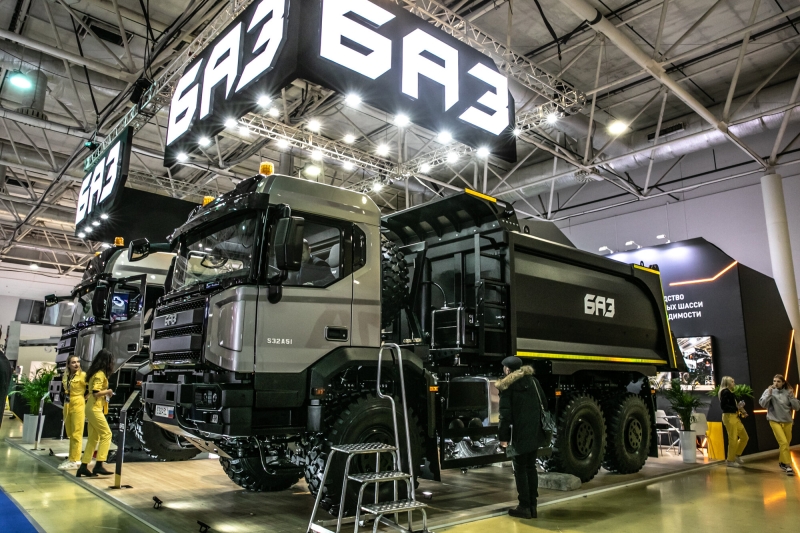 БАЗ вместо Tatra T815: одну машину уже отдали в Газпром бесплатно. Будут версии 8х8 и 10х10