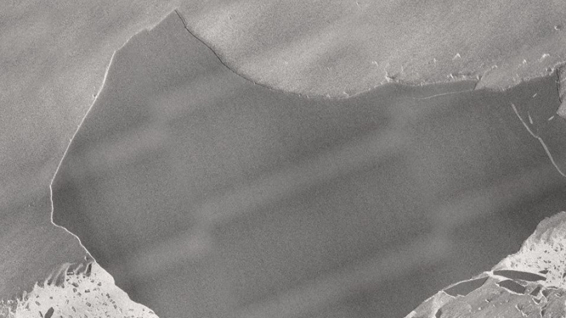 Роскосмос показал фото расколовшегося крупнейшего айсберга А-23а