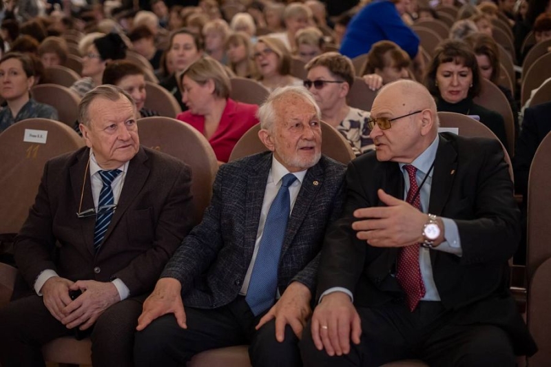 Валерий Фальков: Комплексный план повышения качества математического и естественно-научного образования включает 40 конкретных инициатив