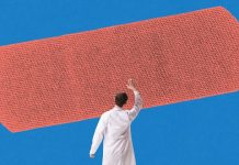 «Все уверены, что мы должны отдавать долг, но никто не может объяснить, у кого мы его брали». Студенты-медики — о новом законе об отработках